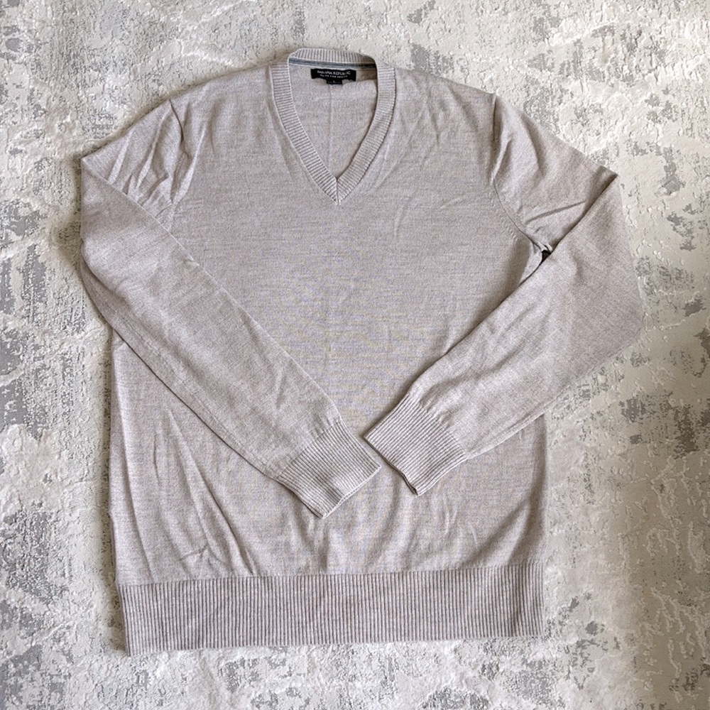 Banana Republic men’s fine merino wool tan sweater Large
